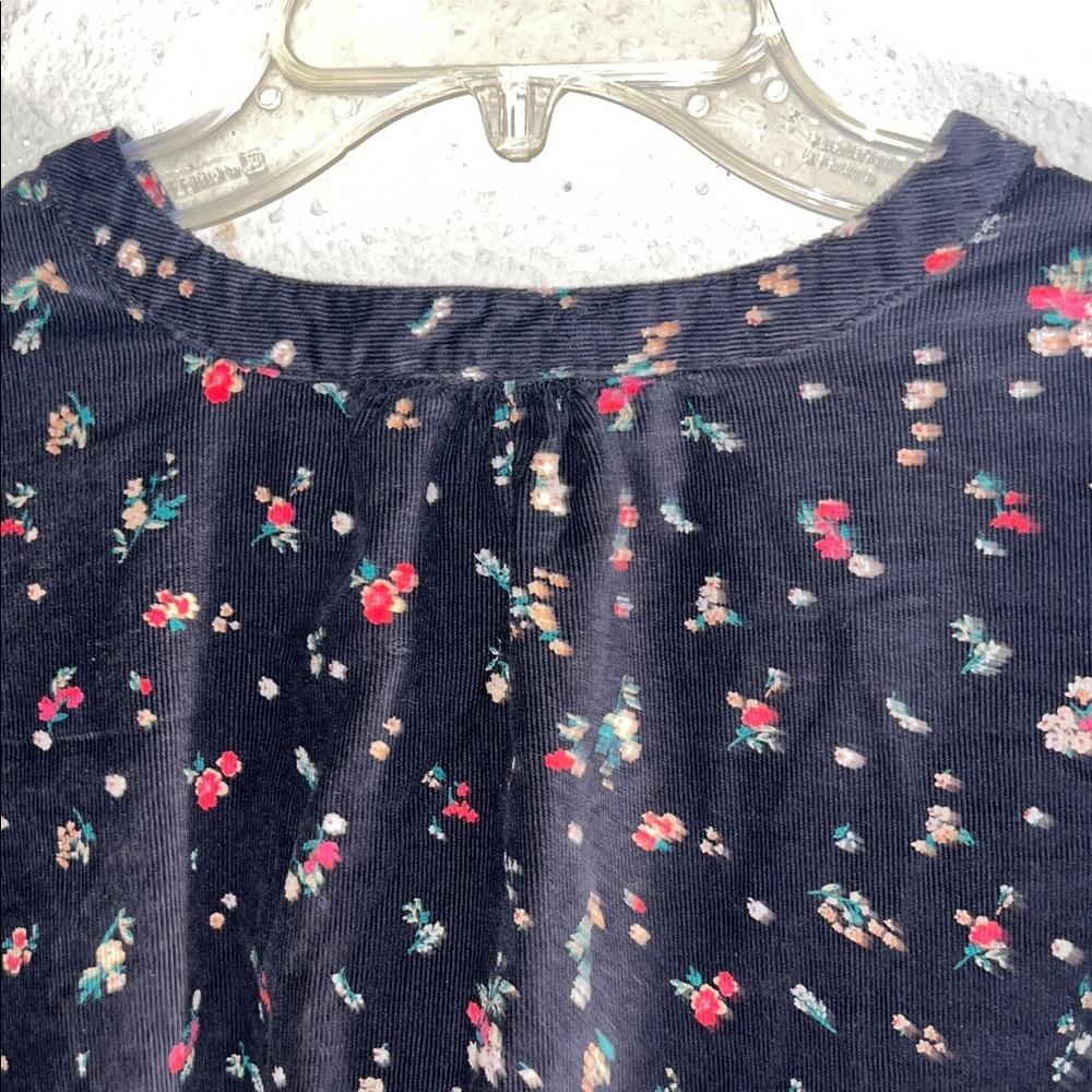 Time and Tru Black Floral V-Neck Blouse - Picture 5 of 7